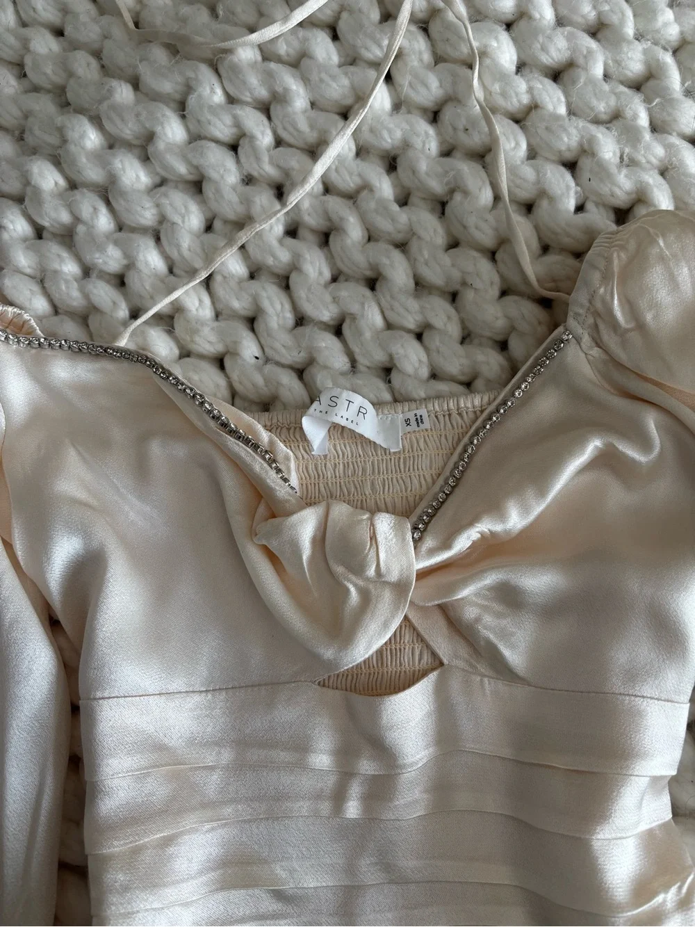 Astr Cream Twist-Front Puff Sleeve Blouse